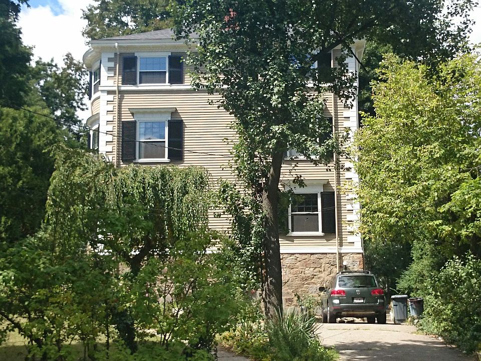 2nd image of 17 Hawthorn Rd