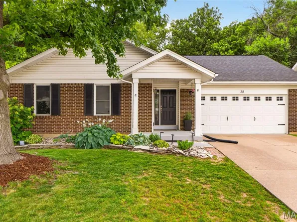 38 Barrington Dr, Saint Peters, MO 63376