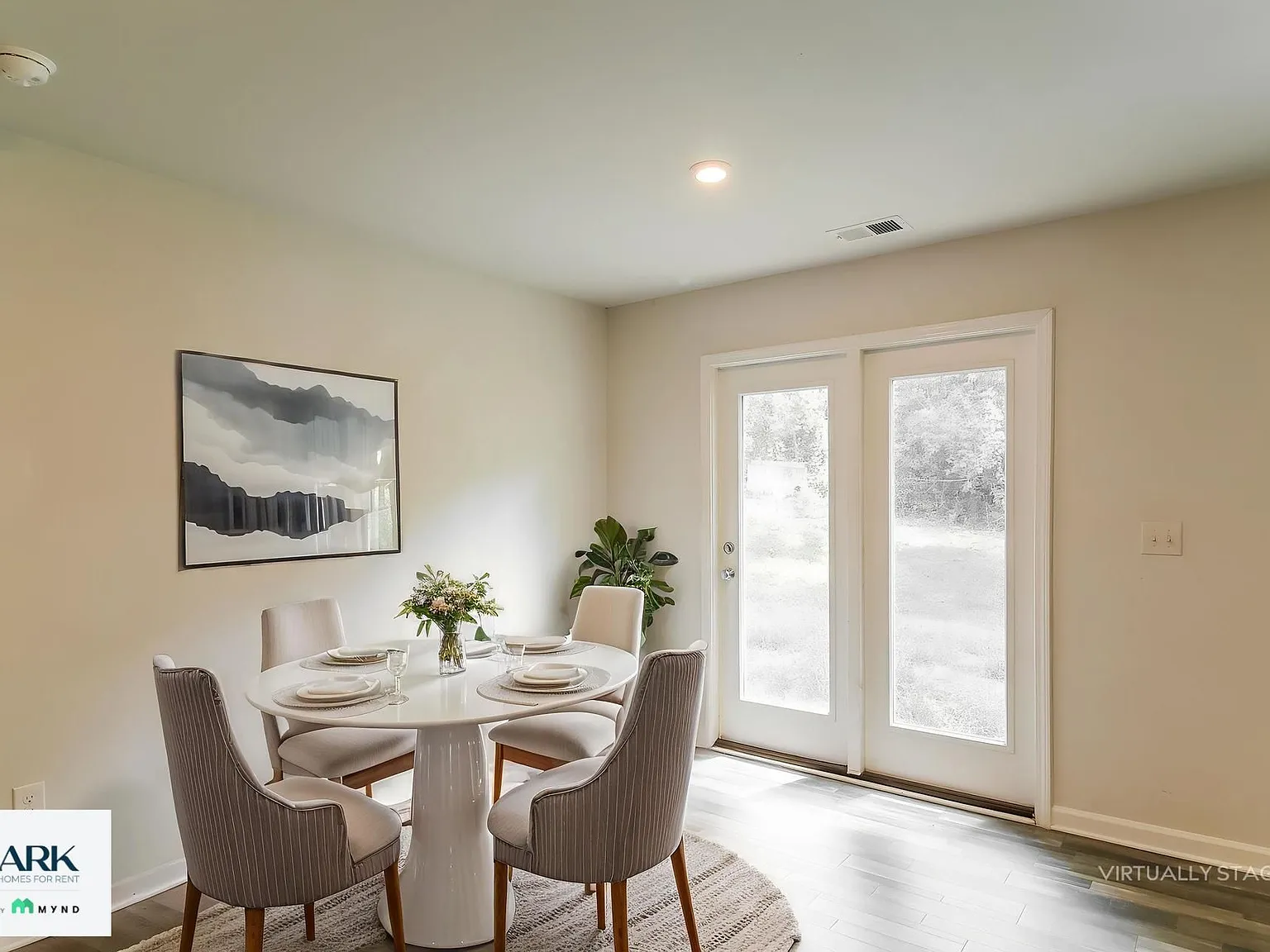 4 bed, 2.0 bath, 1601 sqft, $2,195 — Photo 3