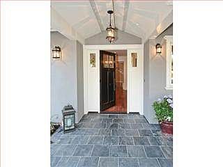 3rd image of 582 Patricia Ln