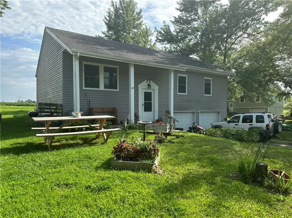 726 Kay Dr, Lathrop, MO 64465