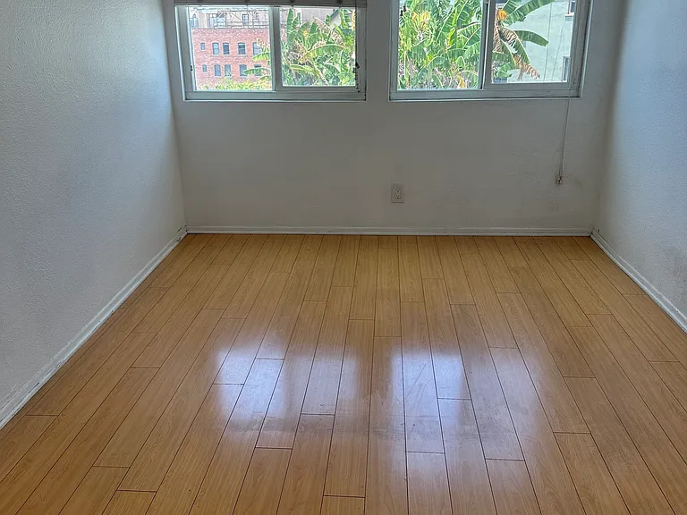 1111 Sunvue Pl #8 — Photo 4