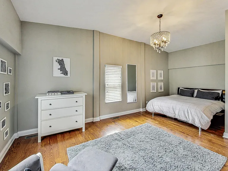 1818 W Superior St #2R — Photo 12