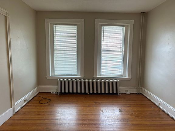 5th image of 624 E King St APT 1