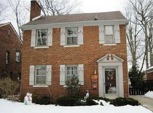 1660 Severn Rd, Grosse Pointe Woods, MI 48236