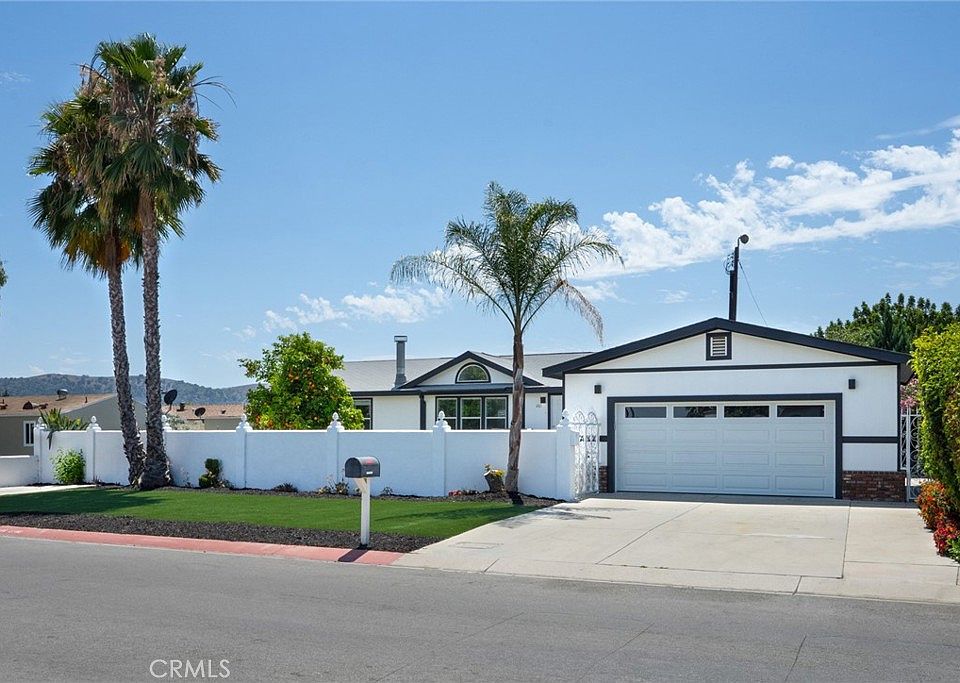 1st image of 261 Las Brisas Cir