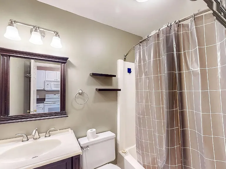 4 Dehaven Dr #2E — Photo 4