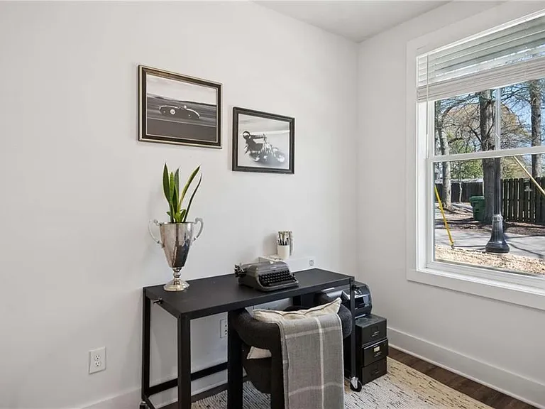 1350 May Ave #9 — Photo 6