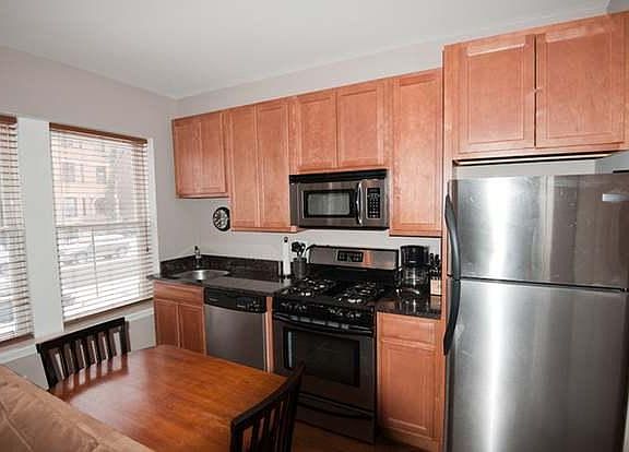 3rd image of 1122 W Wellington Ave APT 105