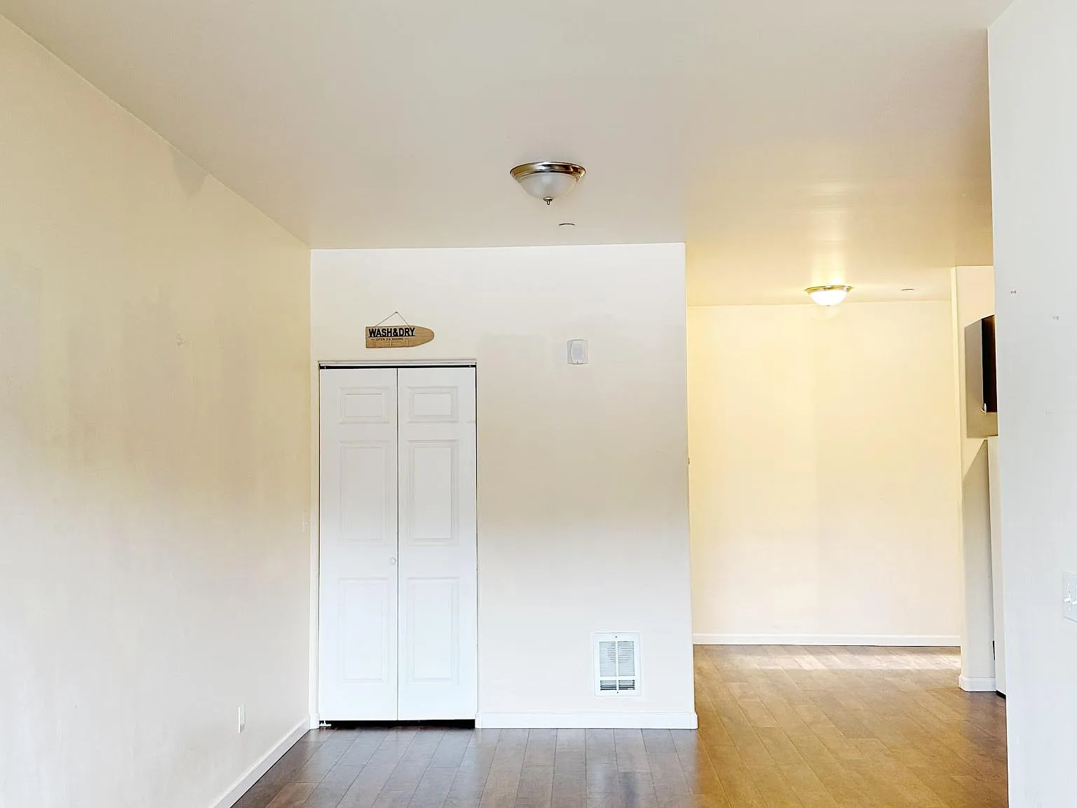Studio, 690 sqft, $1,350 — Photo 2