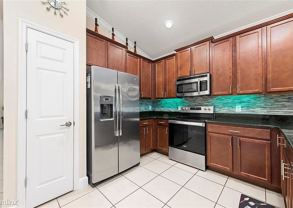 1st image of 4835R Rockvale Dr