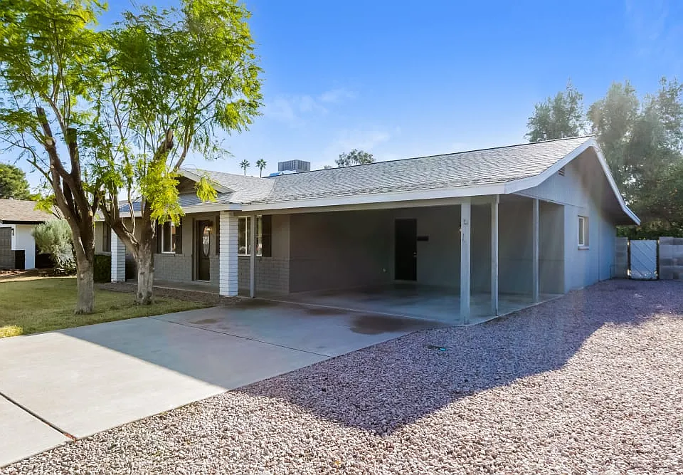 104 E La Jolla Dr