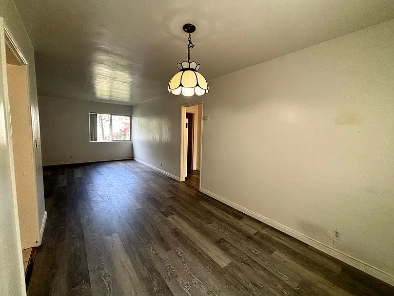 1935 Cloverfield Blvd — Photo 42