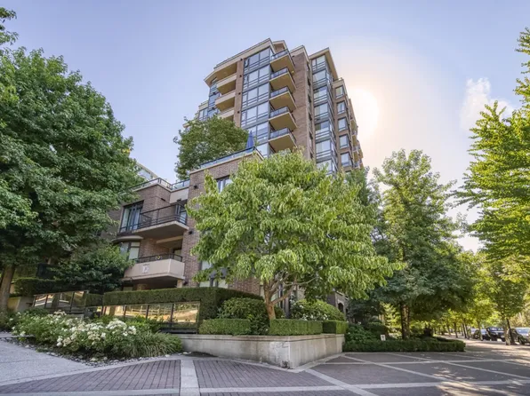 170 W 1st St, North Vancouver, BC V7M 3P2