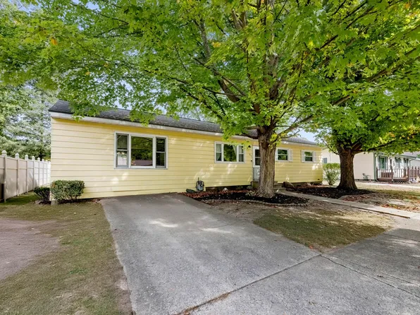 215 S Clinton St, New Buffalo, MI 49117