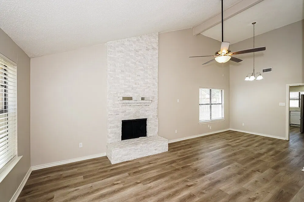 4 bed, 2.0 bath, 1946 sqft, $2,475 — Photo 3