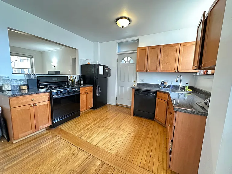3744.5 N Pine Grove Ave #2N — Photo 4