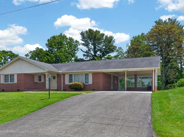 349 Valley View Dr, Hillsville, VA 24343
