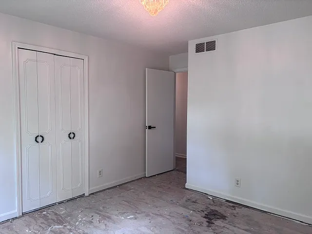 8901 Collingwood Rd — Photo 10
