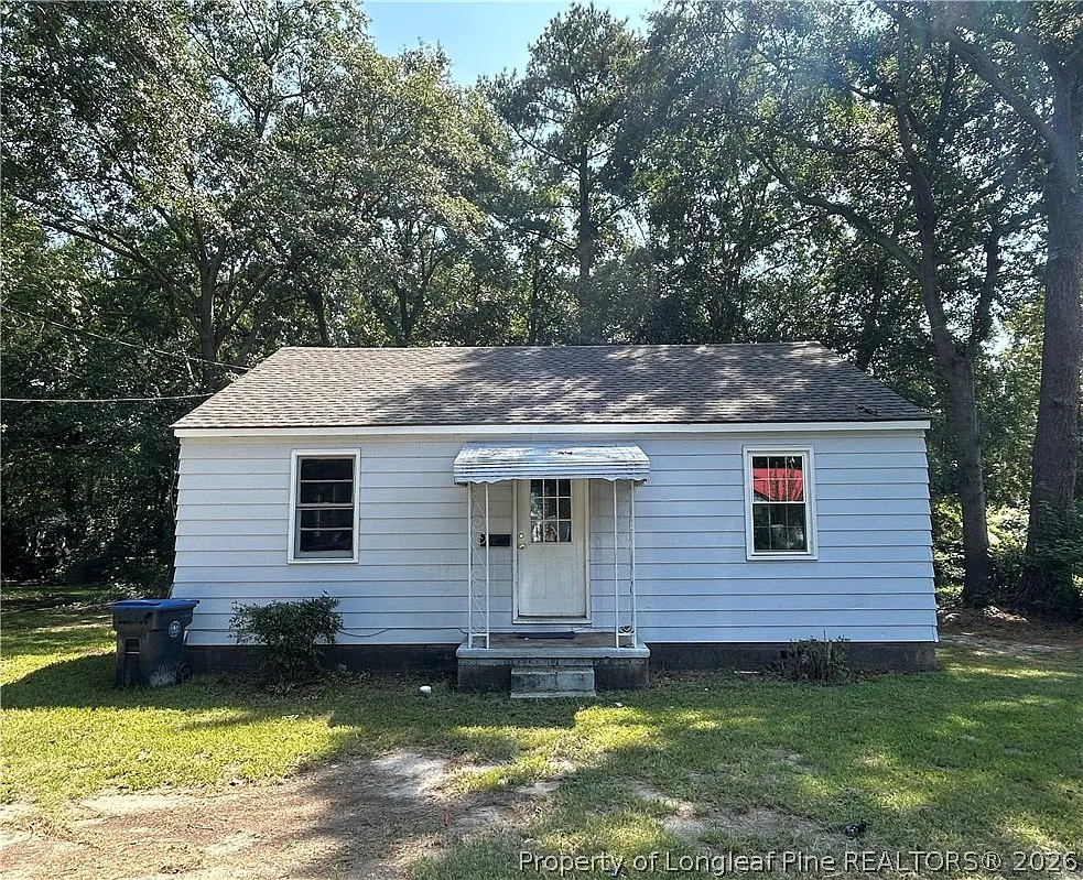 2 bed, 1.0 bath, 792 sqft, $1,200 — Photo 1
