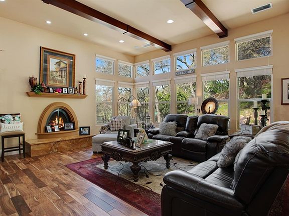 3rd image of 2595 Vineyard Dr