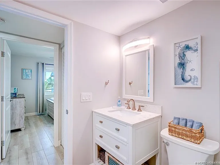 5602 NE Gulfstream Way — Photo 19