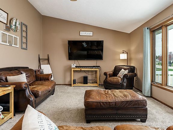 4th image of 4302 Kingsbury Dr