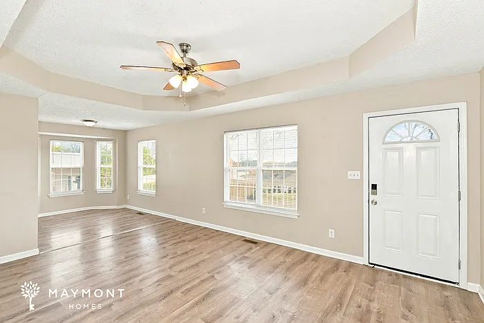 3 bed, 2.0 bath, 1112 sqft, $1,545 — Photo 3