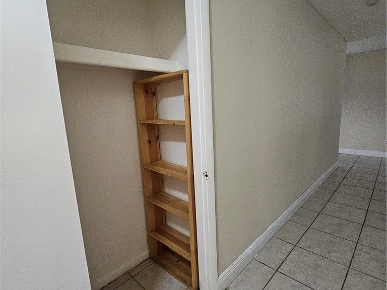 423 Morgan Cir S — Photo 18