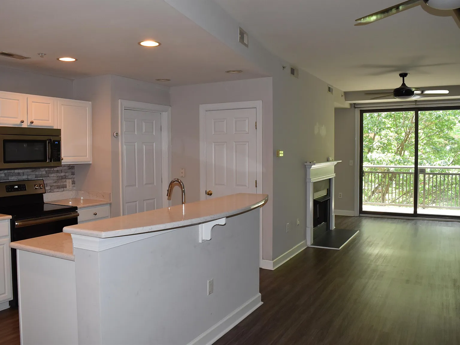 718 West Trade Street #409 - Yancey - 409 — Photo 3