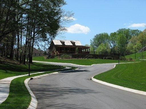 5th image of 2545 Shady Meadow Ln