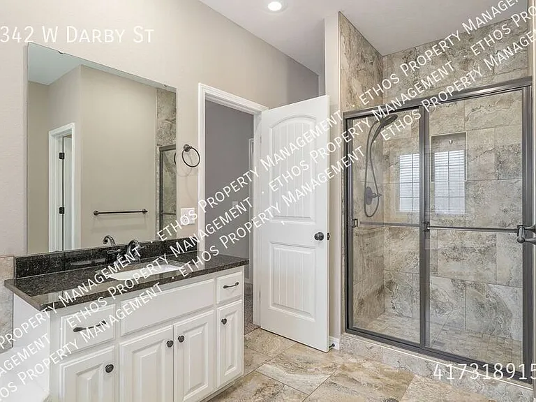 2342 W Darby St — Photo 29