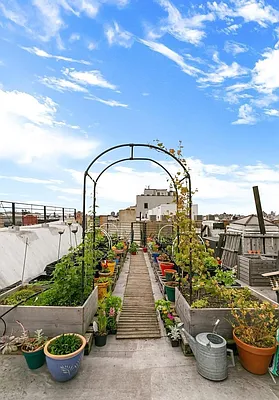 Rented by L Rose Realty (Brokerage) | media 18