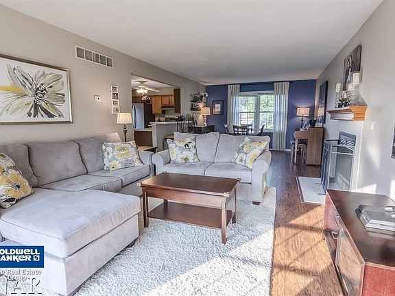 3rd image of 2115 Parker Ave