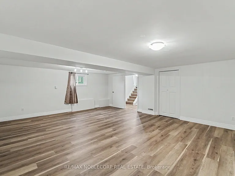 3519 Laddie Cres — Photo 7