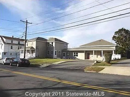 103 Bay View Ave — Photo 2