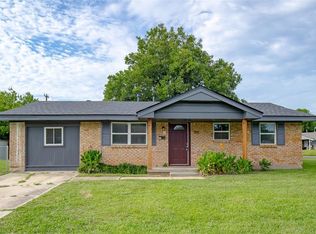 901 SW 3rd St, Moore, OK 73160