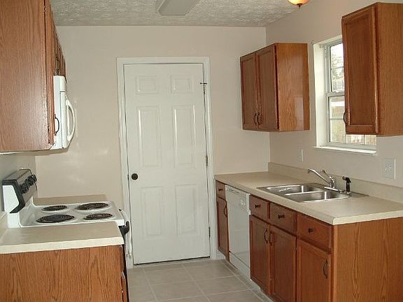 4th image of 7327 Carowinds Ln