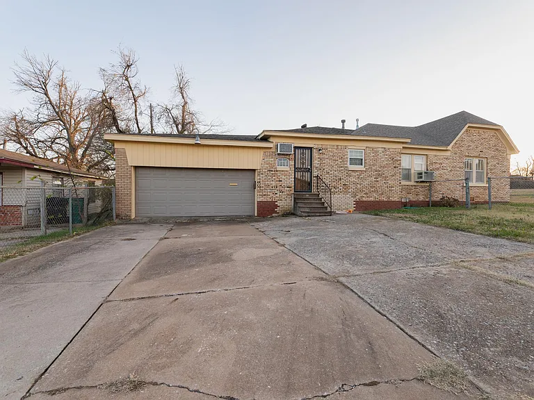 2442 N Jordan Ave — Photo 26
