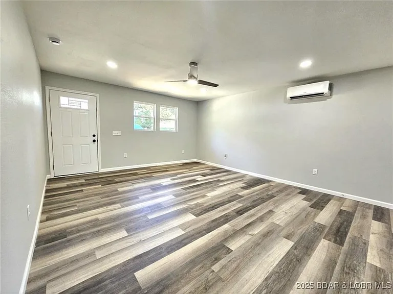 4861 University Ln — Photo 3