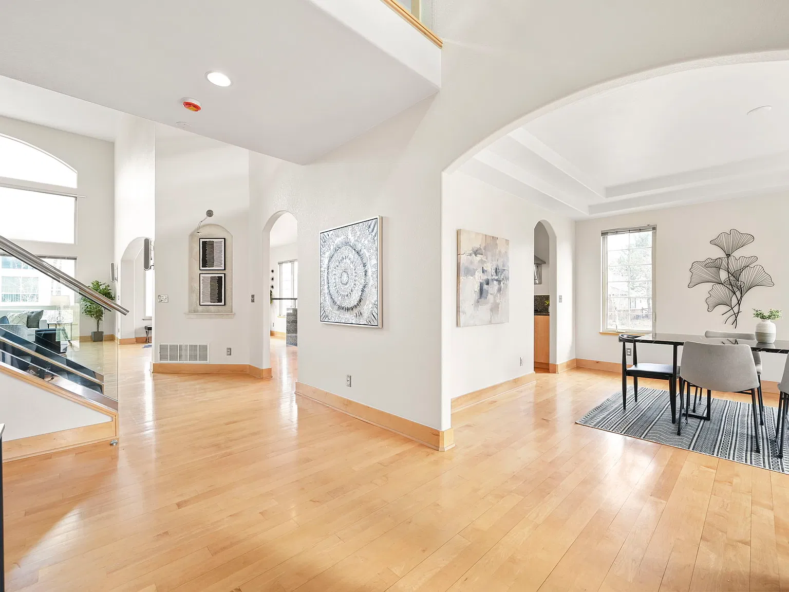 6 bed, 4948 sqft, $5,500 — Photo 4
