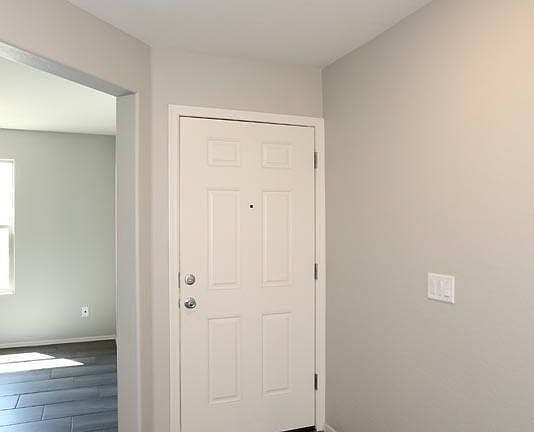 4th image of 3006 E Fairview Ave