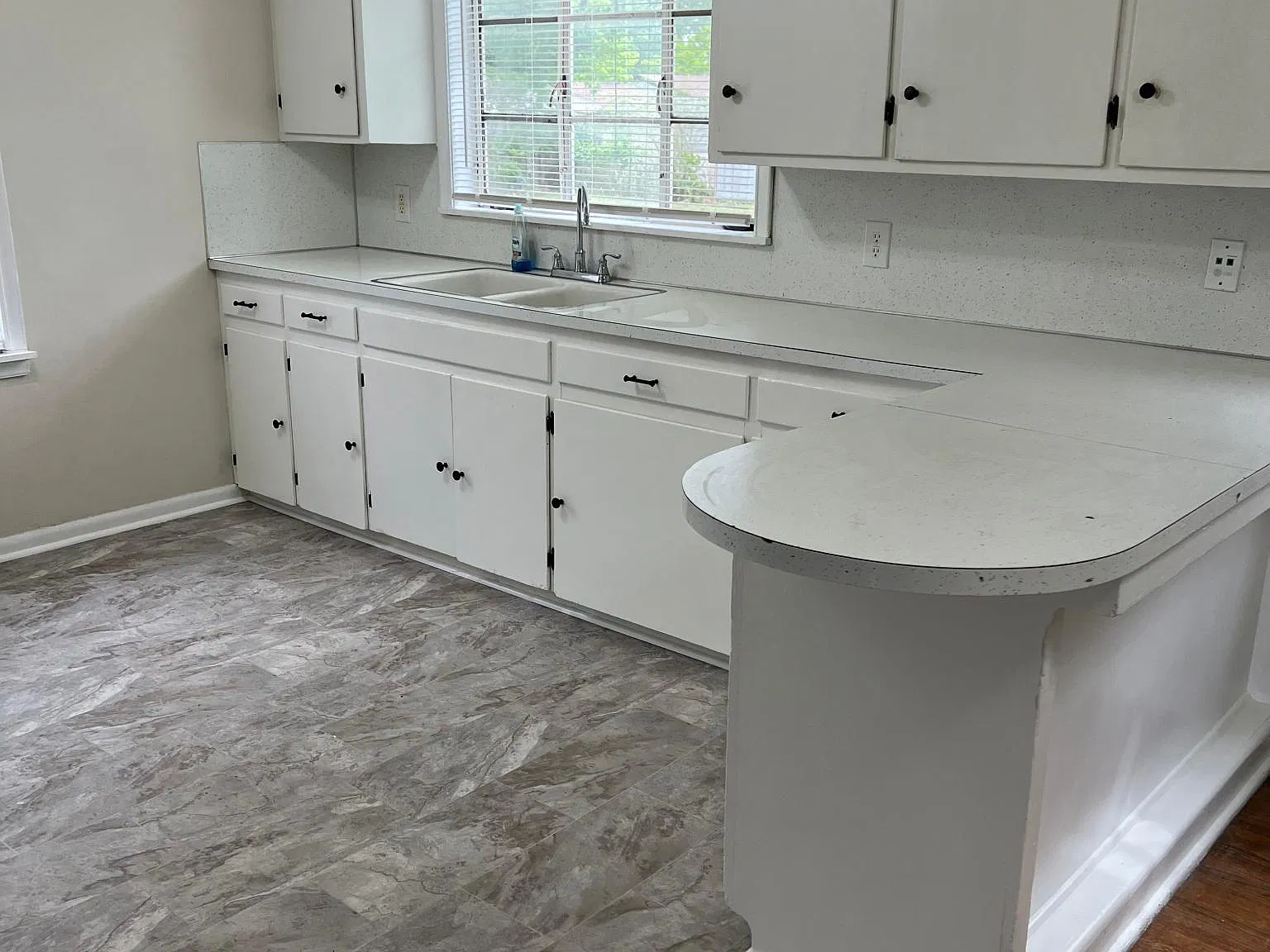3 bed, 984 sqft, $1,050 — Photo 3