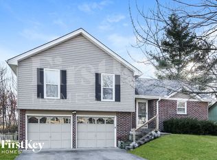 1715 Regency Dr, Kearney, MO 64060
