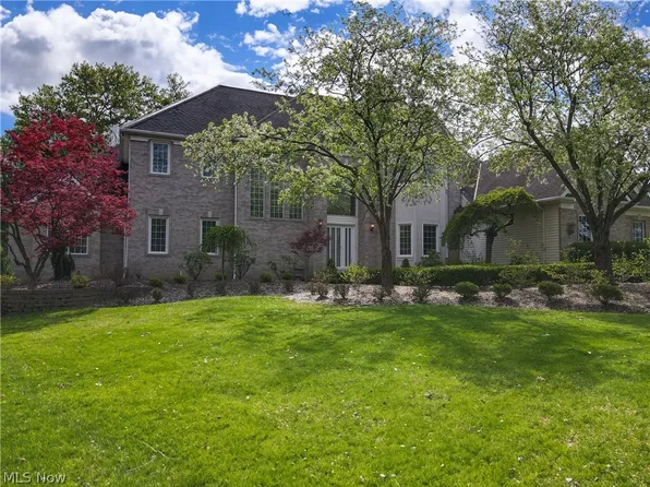 6223 Penfield Ln, Solon, OH 44139