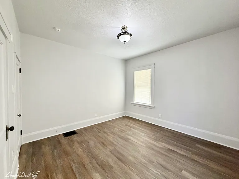 619 Maryland Ave SW — Photo 18