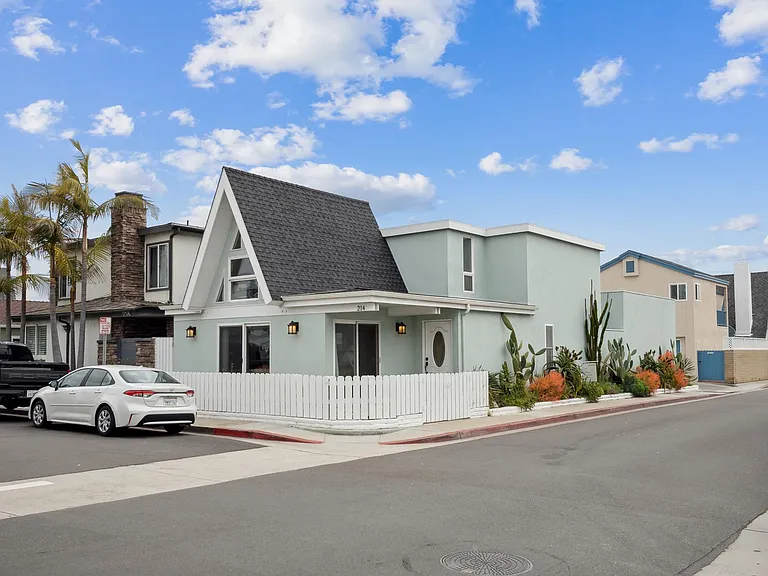 214 Walnut St — Photo 1