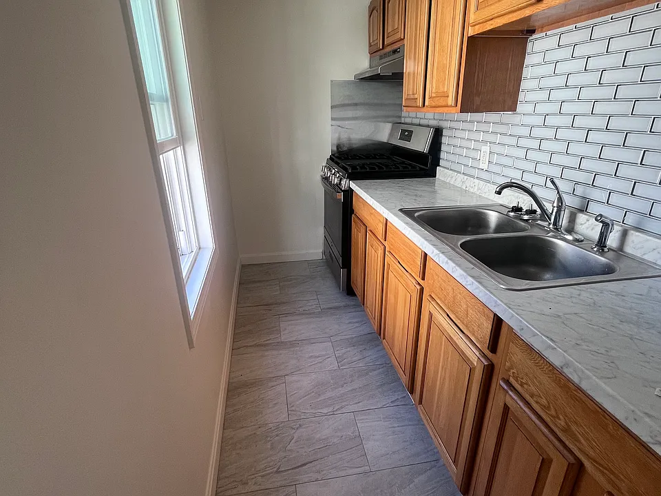 72 Ruth St #3