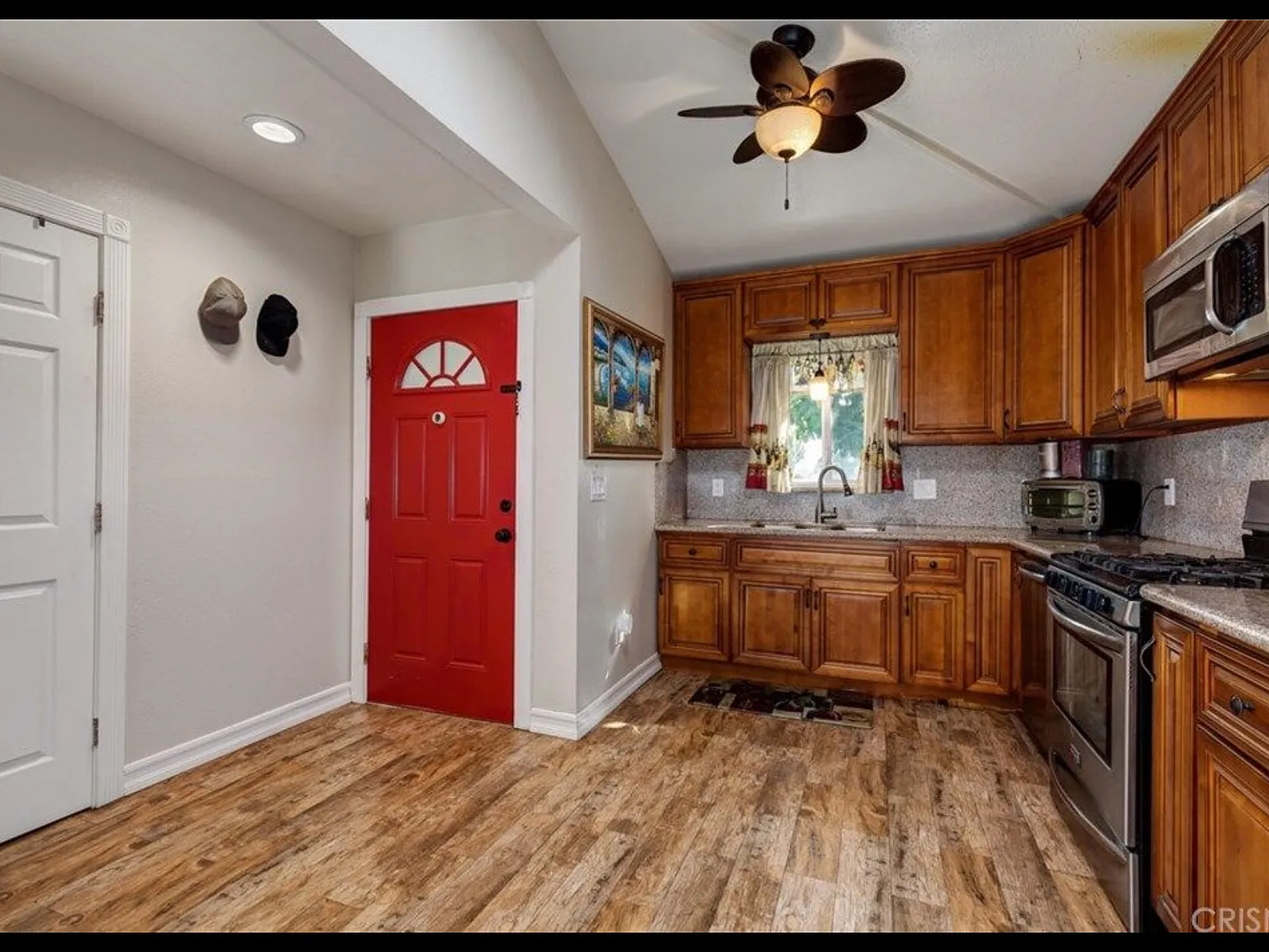 16629 Victory Blvd — Photo 3