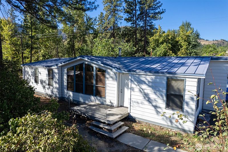 2nd image of 1221 Riverside Avenue